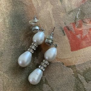 Freshwater pearl and rhinestone earrings